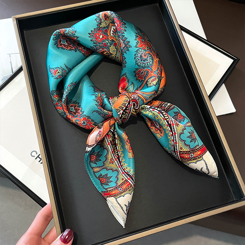 ผ้าพันคอสี่เหลี่ยมจัตุรัสผ้าไห - Women Accessories Brands บทวิจารณ์และราคา
